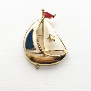 ✨HOST PICK✨ Avon patriotic gold sailboat pin